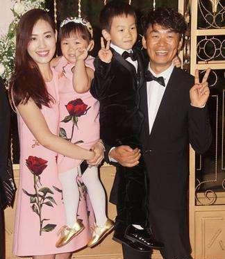 马蓉|离婚6年，王宝强感情稳定事业风光，马蓉独自带女儿，直播无人理