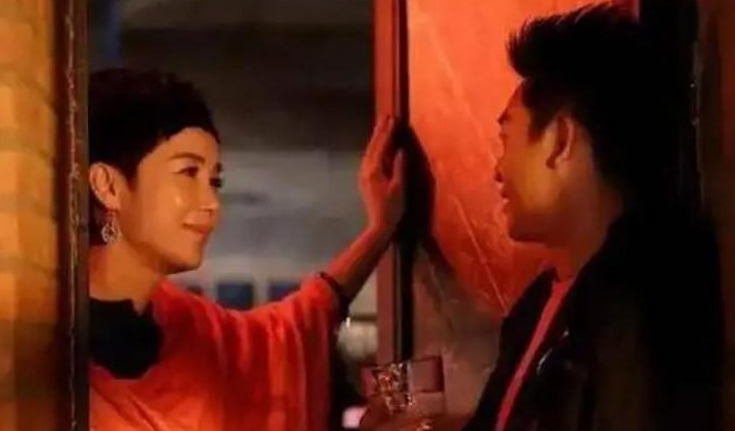 吻戏|伸舌头、嘴亲肿、忘年吻，这些“中老年”演员拍吻戏，个个辣眼睛