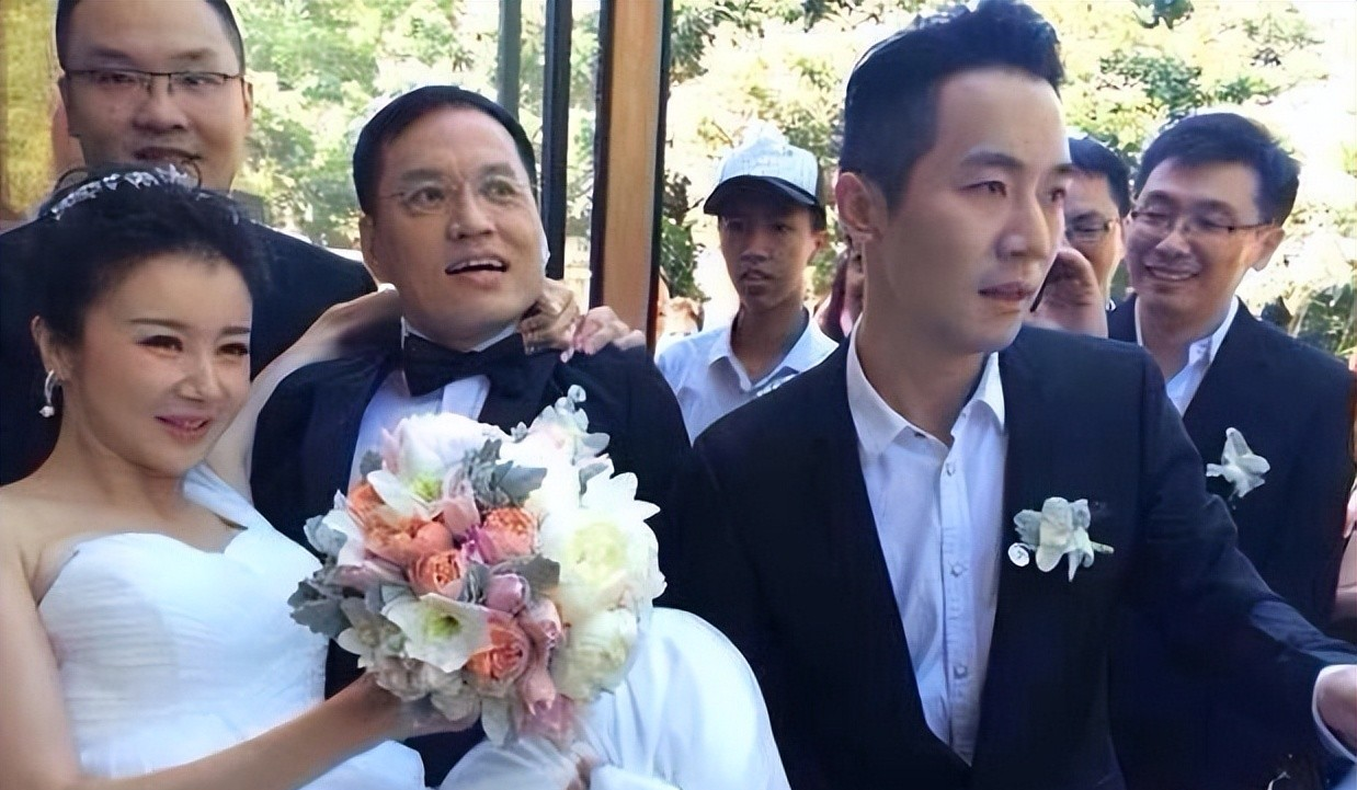 孙菲菲|42岁的孙菲菲晒照,嫁了个好老公,日常素颜卸了明星包袱,很美满