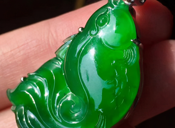 翡翠|想要让自己积极的奋斗,那就购买翡翠金鱼,可以很好的激励自己