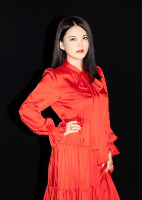 李湘 李湘重现直播间，坦言前段时间不开心，身形也消瘦不少？