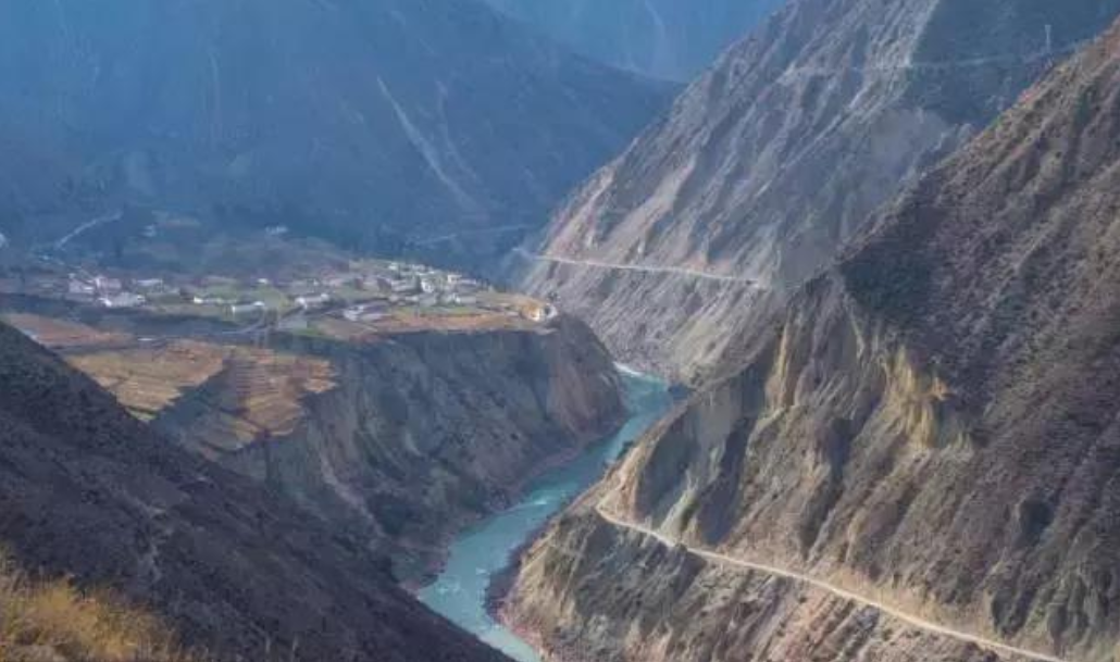 川藏公路|?去西藏走川藏线318怎么样？身边去过的都说不建议去，很危险。