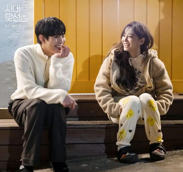 金世正|安孝燮喜欢金世正？1段吻戏3个即兴发挥，让观众冒粉红泡泡，太好磕！