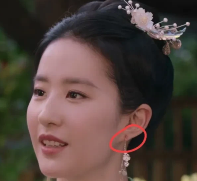 刘亦菲|女演员古装戏最痛苦的原来是耳洞发炎吗?