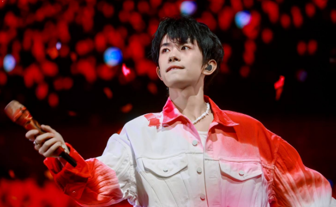 单亲辣妈|易烊千玺他确实很牛，四部主演电影，每部上十亿且评分在7分以上