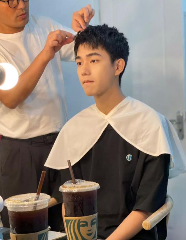 发型 李现和杨洋的三七分好帅，还有比他们更帅的发型吗？可以看看这些