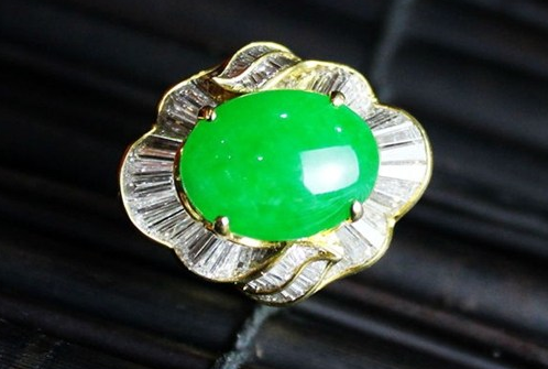 翡翠|教你怎样鉴赏翡翠饰品,不同主题不同寓意不同花色,各不相同