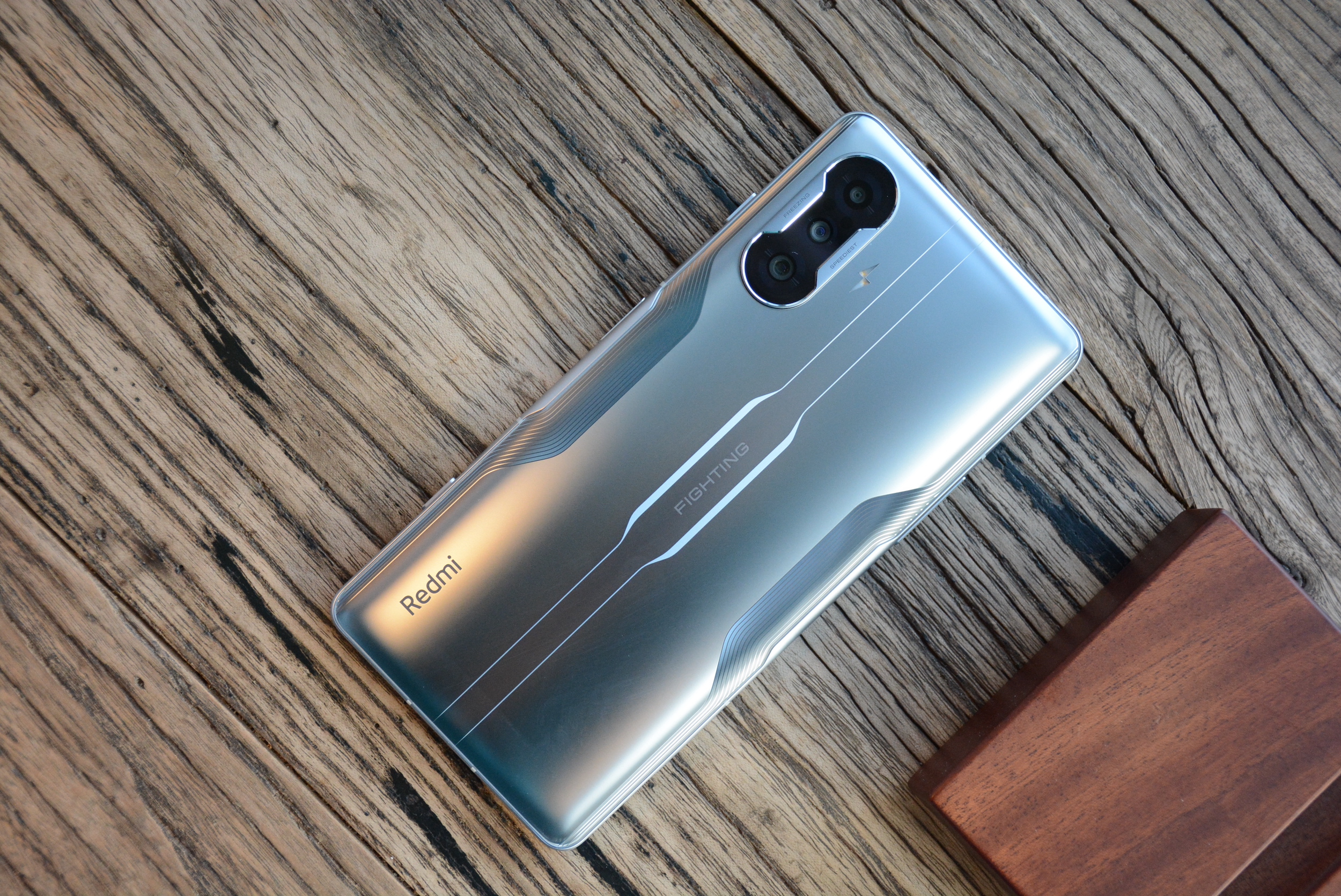 广角镜头|2022换新机的注意,多款去年的旧机开始清仓,带你正确捡漏好手机