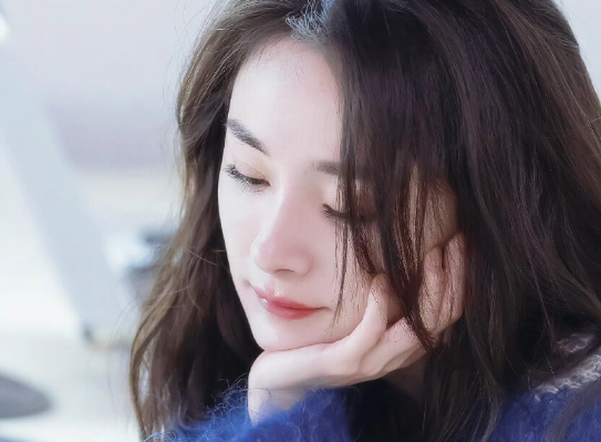 晚礼服|杨幂:被誉为大气公正的老板,选演员只看实力,从来不攀关系