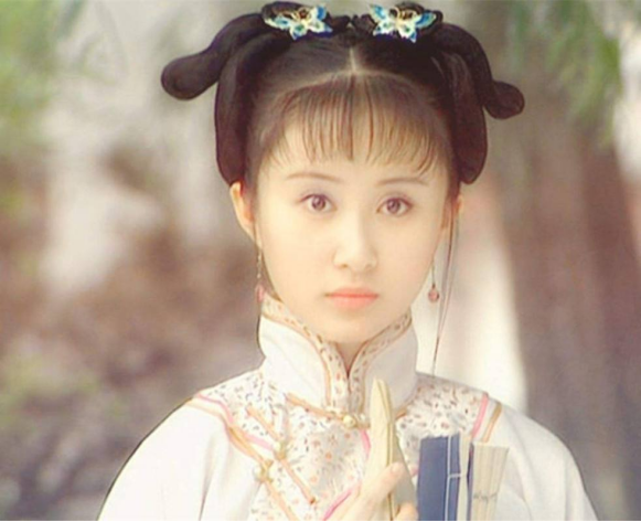 董璇|娱乐圈过气女明星，沦落到吃老本、啃女儿、结婚卖喜糖