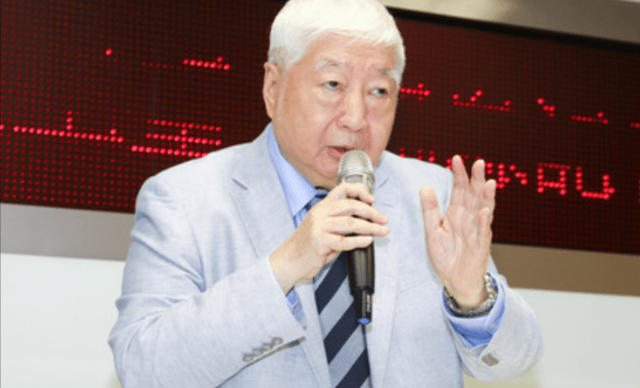 陈冲|李靓蕾妈妈陪84岁富豪复诊，多年行为表现亲密，疑与女儿获利多？