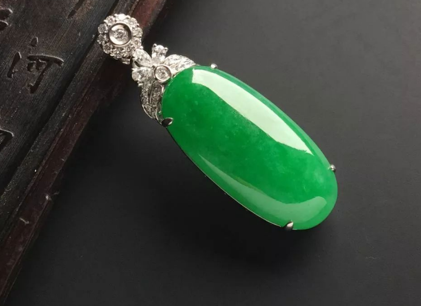 翡翠|翡翠市场的发展,不同档次的翡翠价位几何?一起来详细了解翡翠