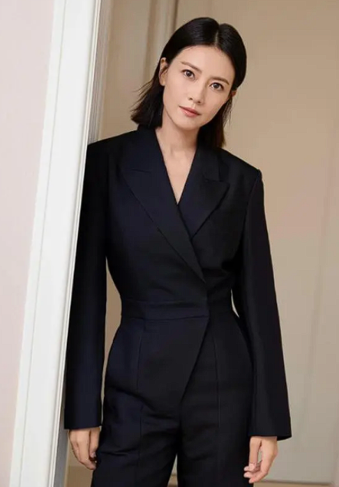 高圆圆|高圆圆的时尚穿搭,非常适合大众去借鉴