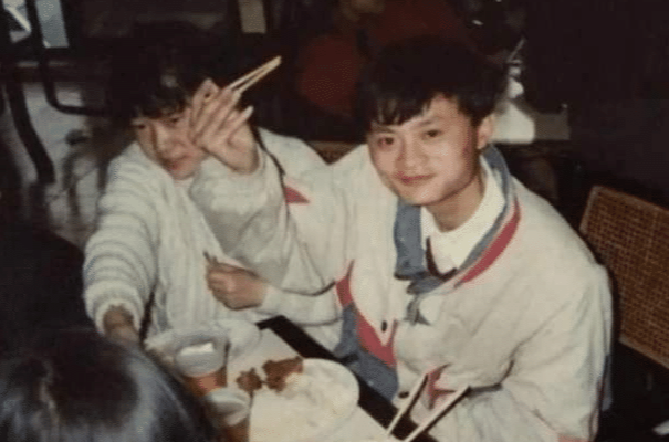 马云|当年和马云一起吃苦，兢兢业业不辞职的前台小妹，如今混得怎么样了？