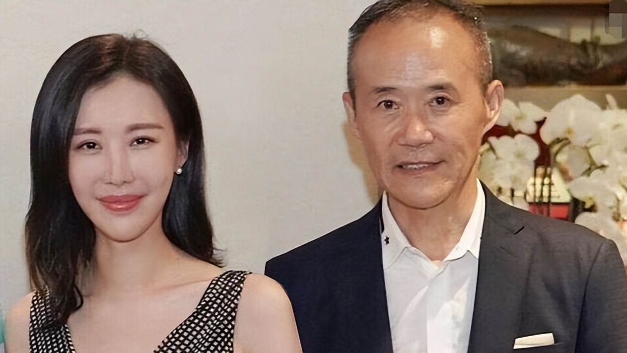 田朴珺|田朴珺秀恩爱，穿紧身衣身材抢镜