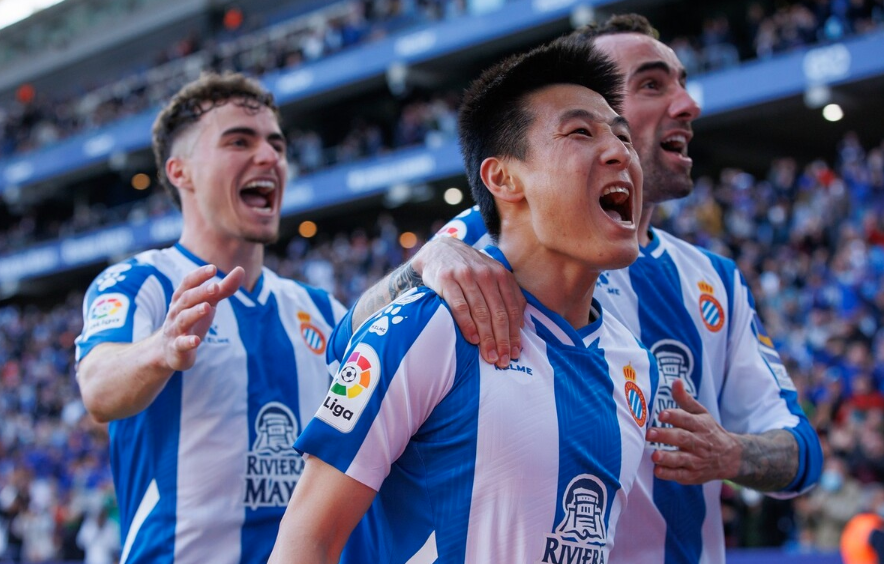 武磊|助武磊绝杀，1-0！西班牙人官宣4月MVP，大腿获奖，浪射王也诞生