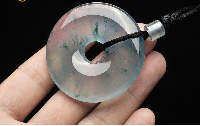 翡翠|有瑕疵的翡翠不值得购买,正好相反,有瑕疵的才有购买价值