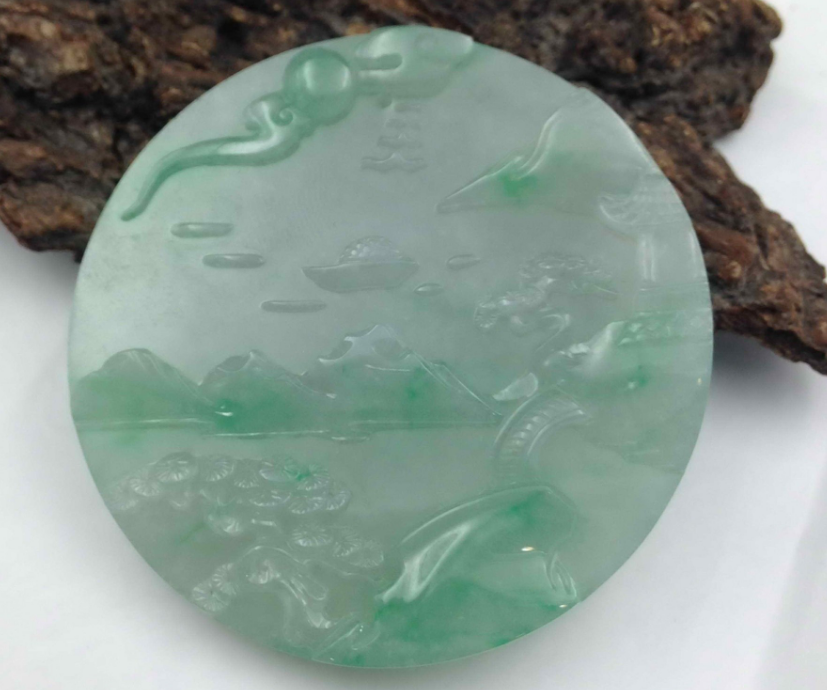 翡翠|翡翠拥有很多的品种，糯种是最普遍的品种，但是它的品质也不同