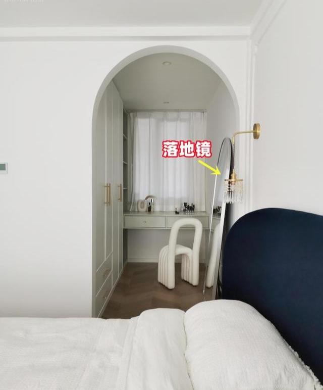 为了主卧有个衣帽间用,干脆“凿壁”向储藏间借!4㎡该有的都有