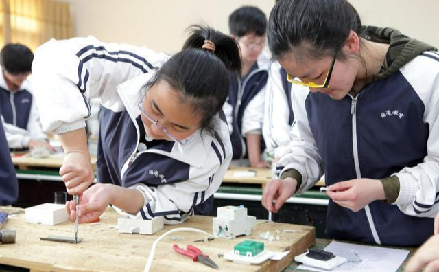 短裤|孩子高中没考上该如何选择，是职高还是打工？