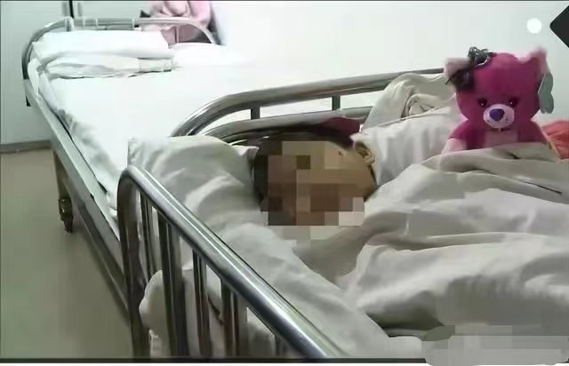 外卖多次被熊孩子偷走,男子点超辣蛋挞,8岁小孩被辣进医院