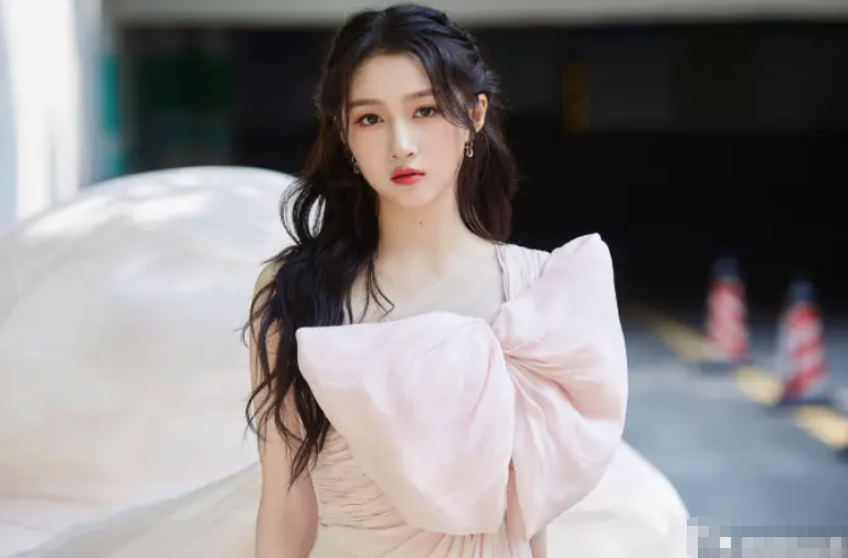 明星|那些童星出道的明星，如今还是很红，谁最抢眼呢？