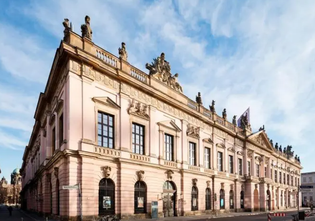 |德国历史博物馆,是一座柏林最蔚为壮观的,巴罗克建筑风格的宫殿