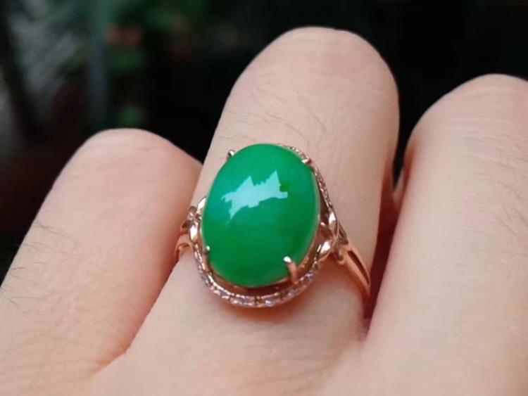 翡翠|小小的翡翠蛋面，却有大成就，设计好了价值翻倍！