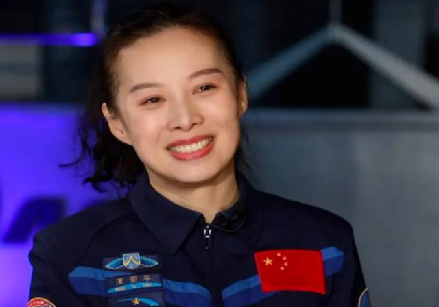 王亚平|摘星星的王亚平回家了，大学旧照被曝光，简直是颜值和实力齐飞