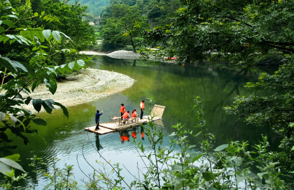 |旅游累，而且花费还不少，但我还是乐此不疲
