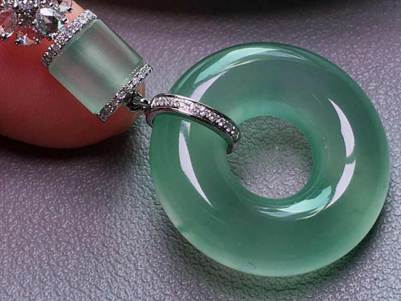 邮票|这几种受到女性偏爱的翡翠首饰，有美好的寓意，你知道几种？