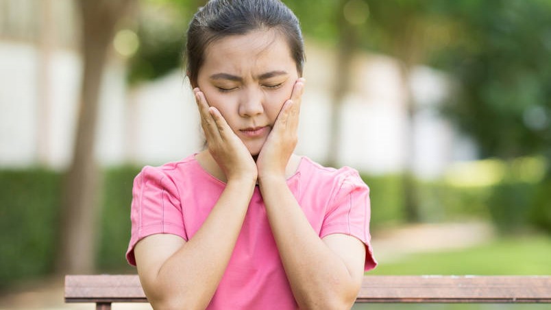 失眠|牙周炎引起牙龈萎缩、牙齿松动怎么办?中医已在千年之前,已说清楚!一个小方法简单解决!