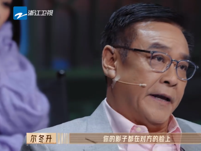 尔冬升|某人气演员因骄气再引争议，惠英红好言相劝，尔冬升：我要打击一下你