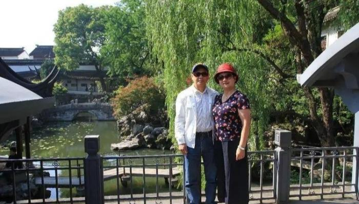60岁大妈喜迎爱情第二春?老头太猛,毫无招架之力