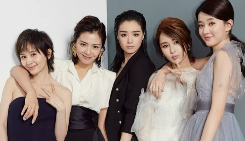 女孩|普通女孩和女明星之间真的有壁垒吗？如何搭配，才能让自己穿出明星感