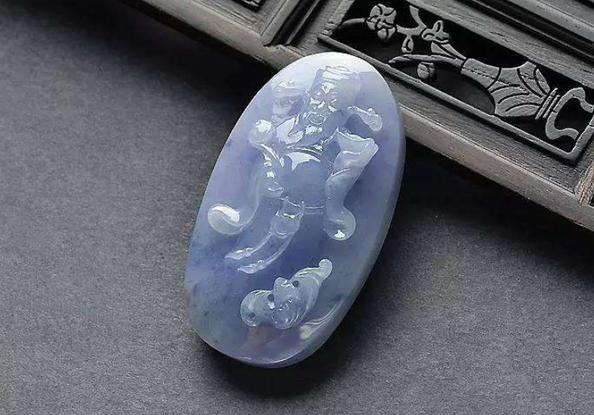 翡翠|翡翠裸石的价格高，镶嵌款更具有美观性，如果是你会怎么挑选？