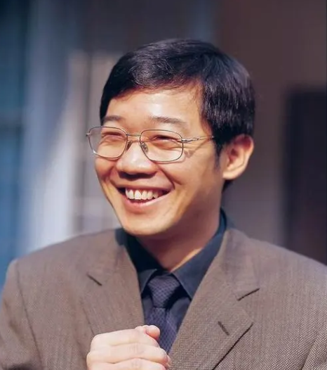 黄磊|“管不住嘴”的明星有多惨？把黄家驹念成“黄家狗”，毁了自己大好前程