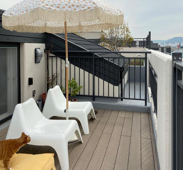 105㎡上下两层,独享25㎡阁楼+15㎡露台,看电影烧烤,太享受了!