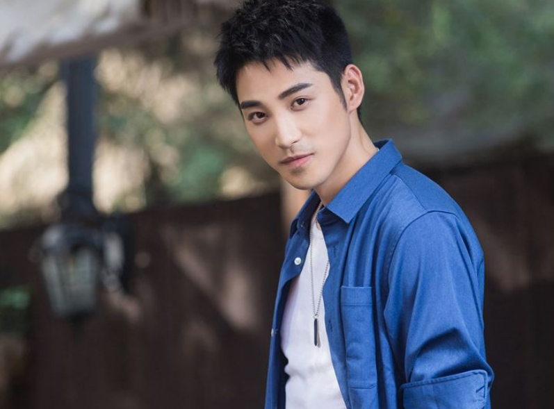 庞瀚辰|庞瀚辰吹散浮云露真容,在小人物中感受人间百态,浮华中寻真我