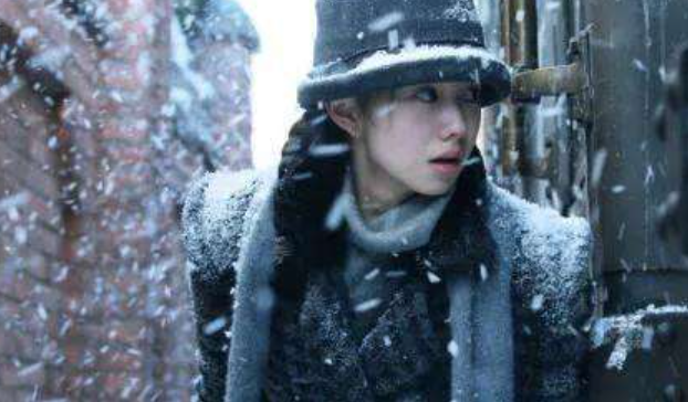 假日暖洋洋2|刘浩存，从新晋小花到票房荼毒，年纪轻轻的她究竟做了什么？残联晚会说明一切