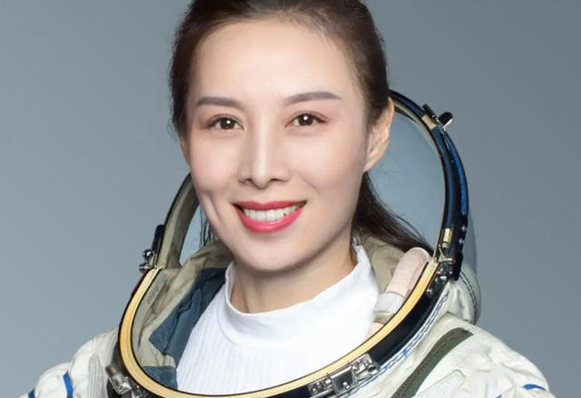 王亚平|摘星星的王亚平回家了，大学旧照被曝光，简直是颜值和实力齐飞