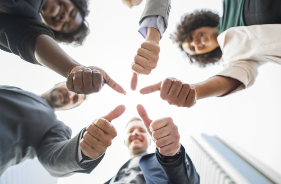 手相|在职场中,如何开口讲段子,才能让大家觉得你幽默