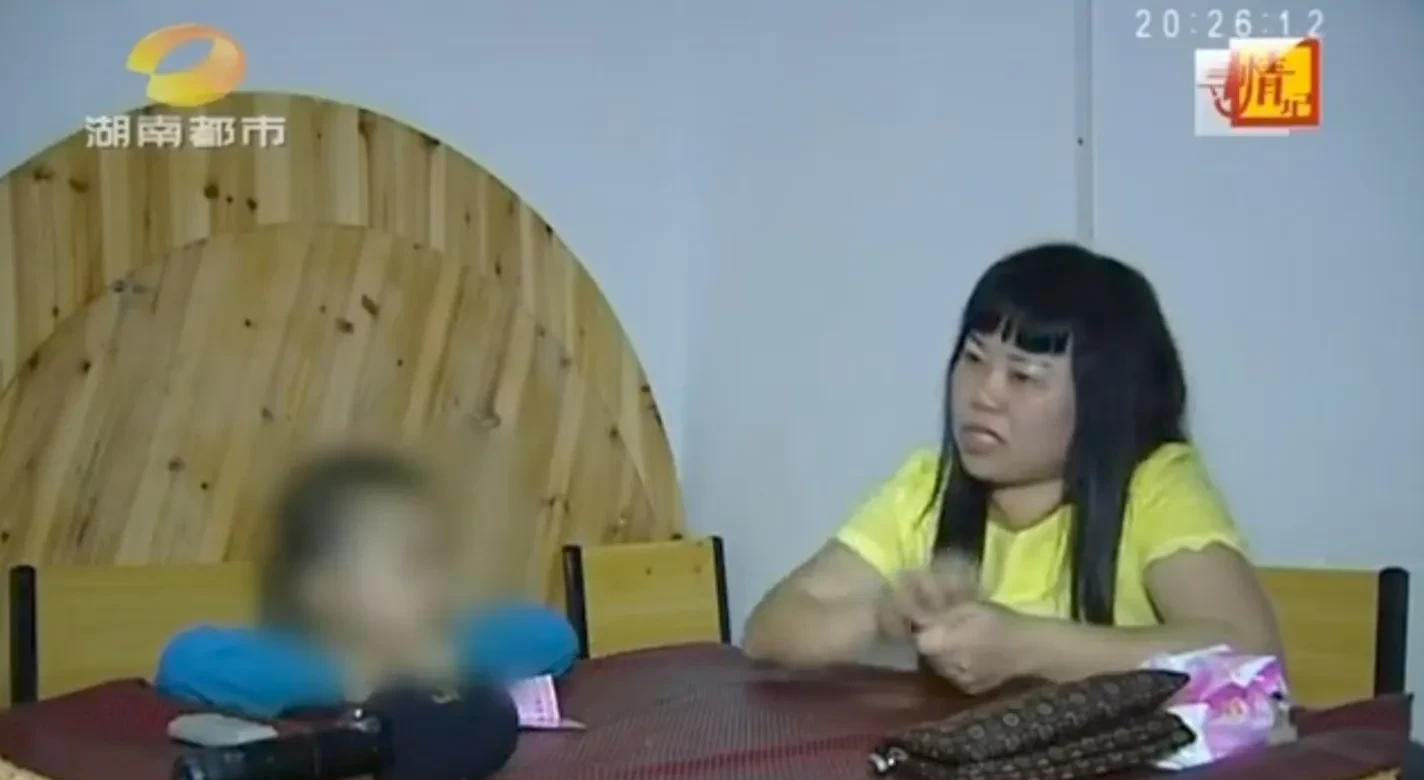 小伙爱上大20岁大妈遭父母强烈反对,网友:自己种的苦果自己尝