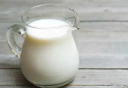 糖尿病|45岁女子常年喝“牛奶”,糖尿病恶化,医生:愚昧,或是在自毁胰岛