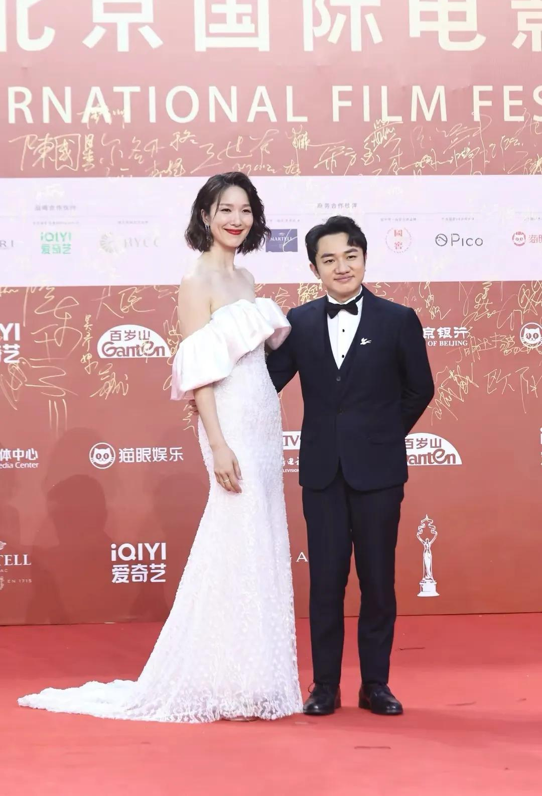 北京电影节|北京电影节全豁出去了!姚晨露大腿根,陈都灵化浓妆秦海璐矮又胖