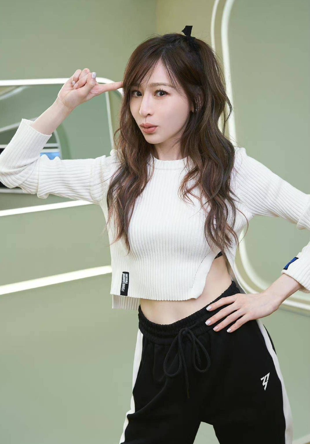 王心凌|《乘风破浪》总决赛10人成团，王心凌获C位总冠军，吴谨言意难平