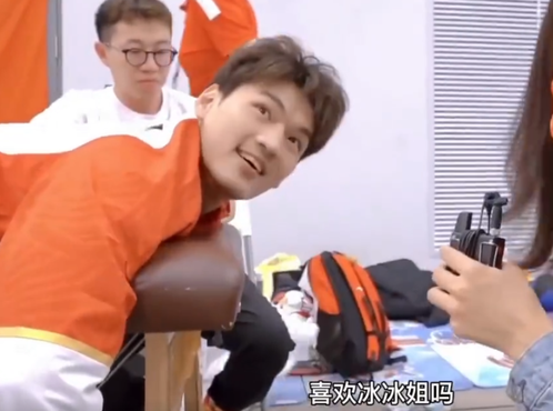 王冰冰|前两天还在嗑王冰冰徐嘉余，转眼就变成了劈腿瓜？