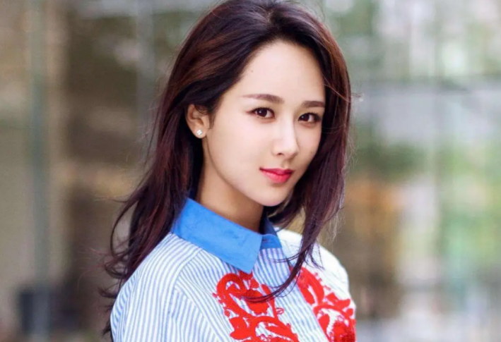 杨紫|杨紫,这丫头智商是真高,而且不显山不露水水深流缓有涵养