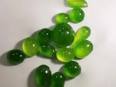 翡翠|没有经过修饰的翡翠，价格反而更高，这是为什么呢？