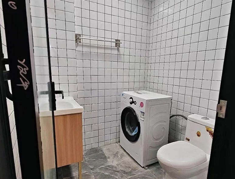 北京小哥租下14㎡蜗居，又窄又逼仄，卧室厨房卫生间却一应俱全
